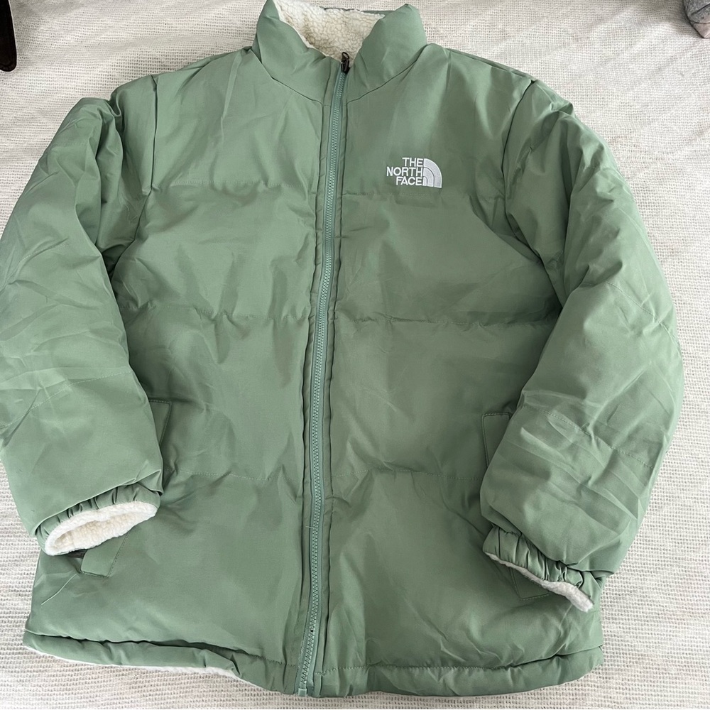 The North Face sage green, reversible quilted puffer jacket a fleece lining sz M